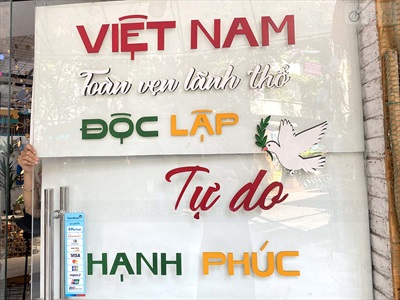 Bộ chữ gỗ Việt Nam hạnh phúc [Gỗ nhẹ - KT 95x90cm] CHUGO-24